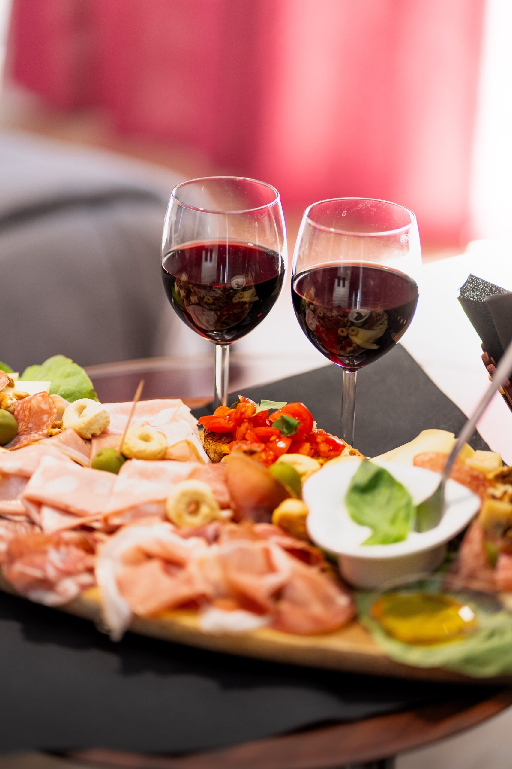 Acquista la cena di salumi e formaggi con bottiglia a soli €50,00